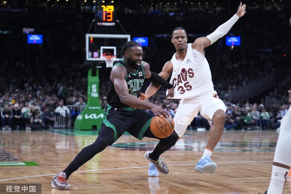 甲展现了出 甲展现了出